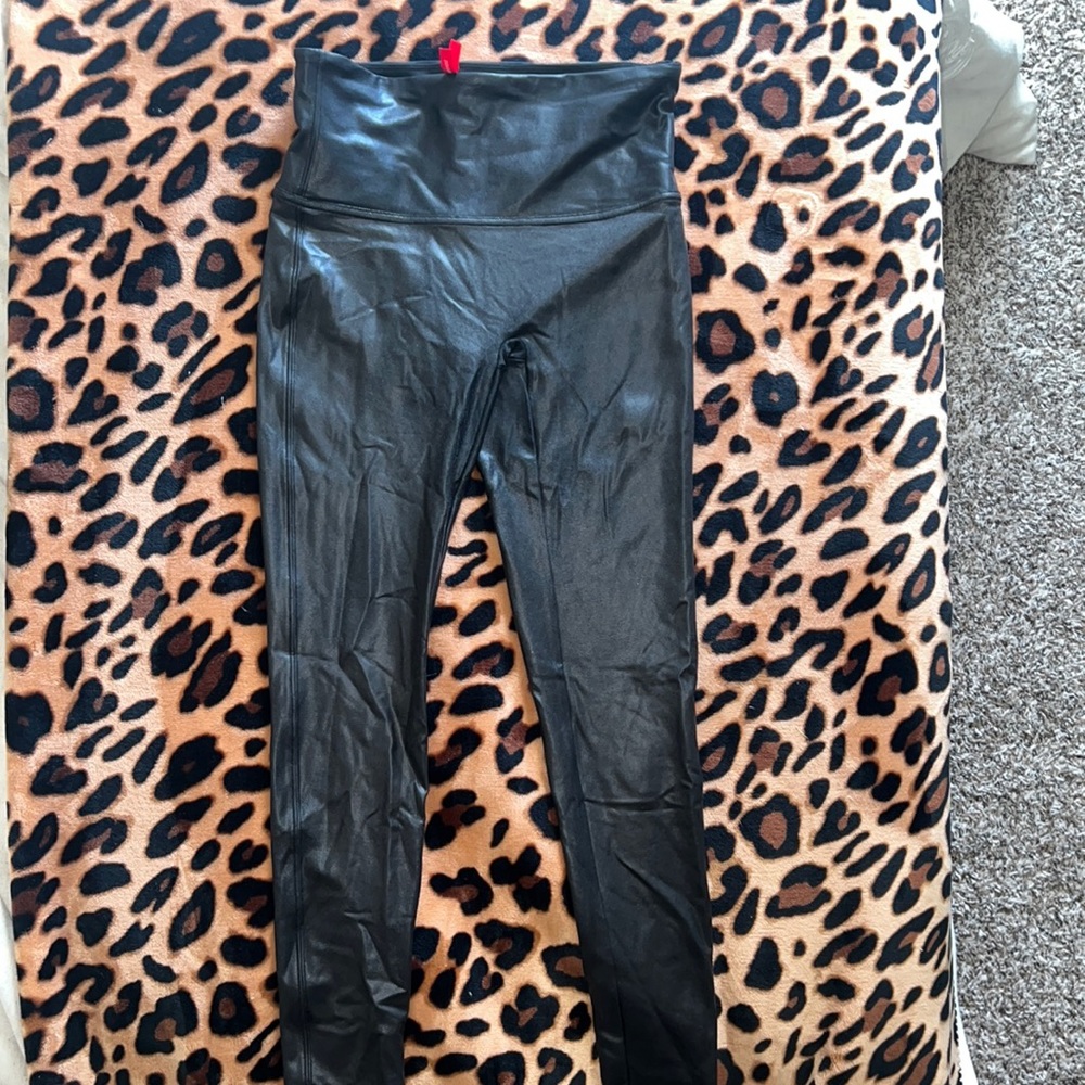 NWOT Black Spanx faux leather legging size L